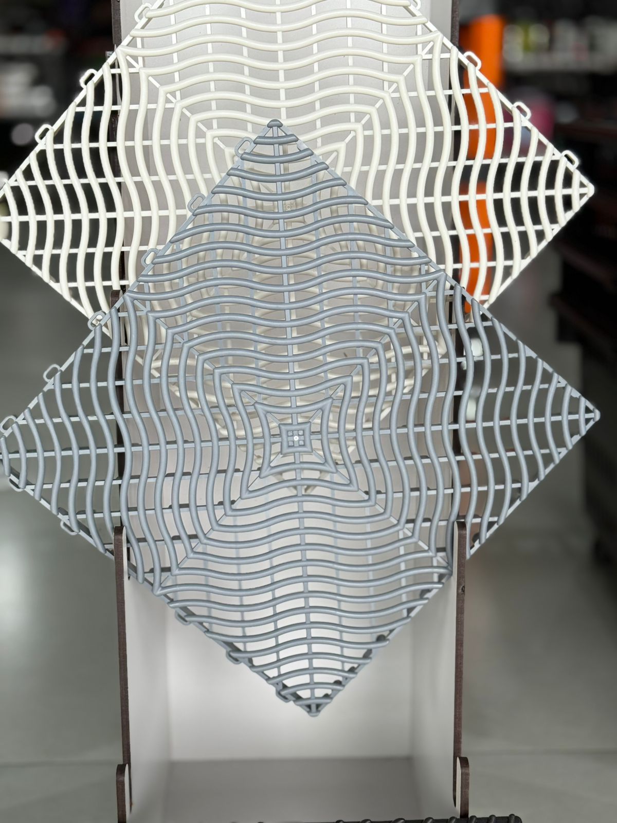 Piso Modular Cinza Piso Modular Hidroflow 3D 33x33x1,5 Cinza Nardo Grey - Garage 075 - Imagem 1